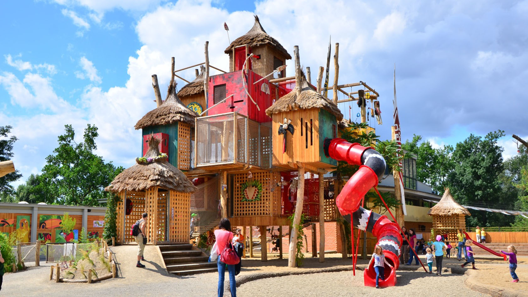 Modułowa chatka z przeszkodami i zjeżdżalnią